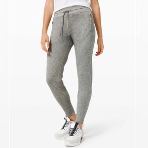 Lululemon Engineered Warmth Jogger Merino Wool in Grey Sage/White